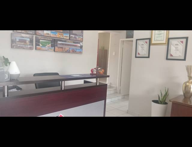 380M² OFFICE FOR SALE IN FLAMWOOD